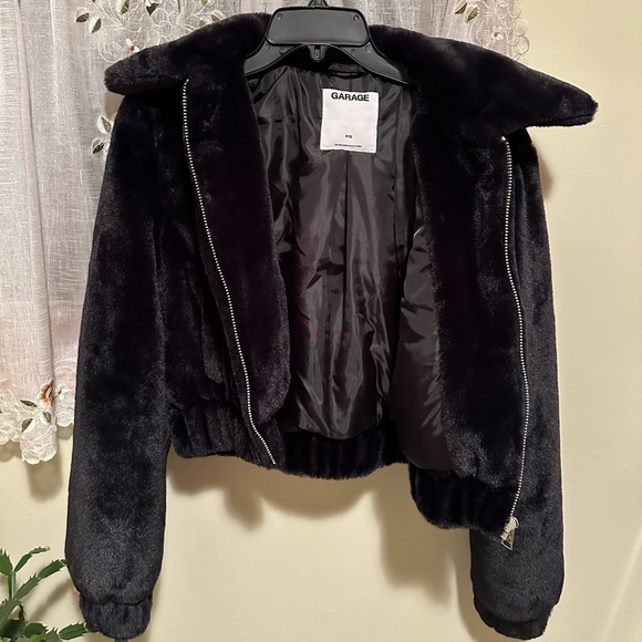 Juniors' Faux Fur Jacket Size Small - Picture 2 of 3